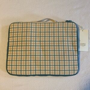 Zara Glen Plaid Utility Zipper Bag School Art Tablet Toiletries Makeup 91/2x13